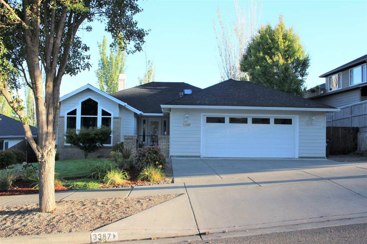 Property Photo:  3387 Henderson Way  OR 97504 
