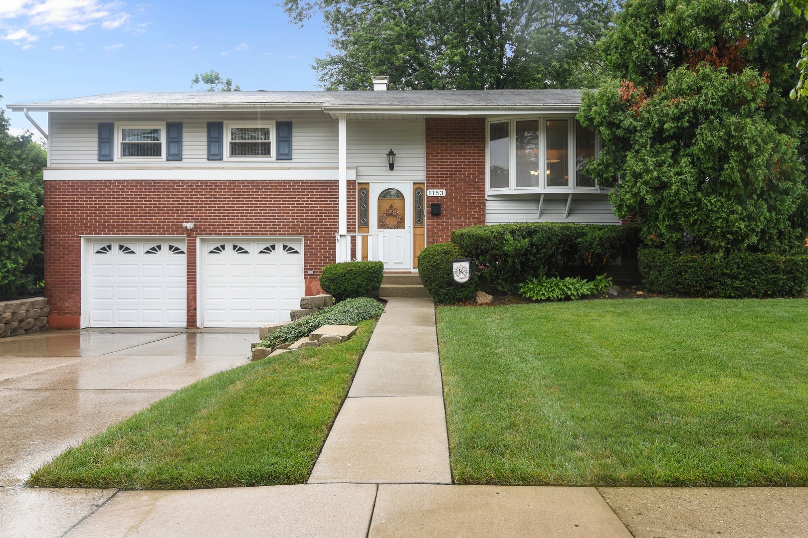 Property Photo:  1153 East Plate Drive  IL 60074 