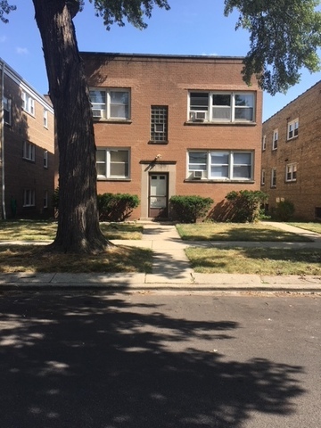 Property Photo: 2720 West Summerdale Avenue 2E IL 60625