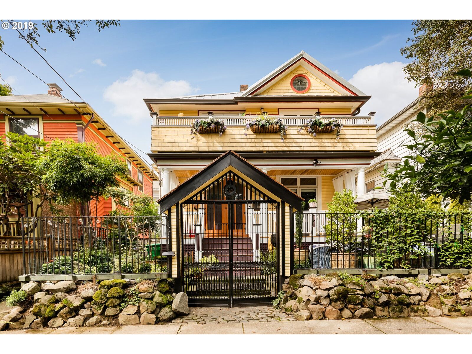 Property Photo:  231 SE 17th Ave  OR 97214 
