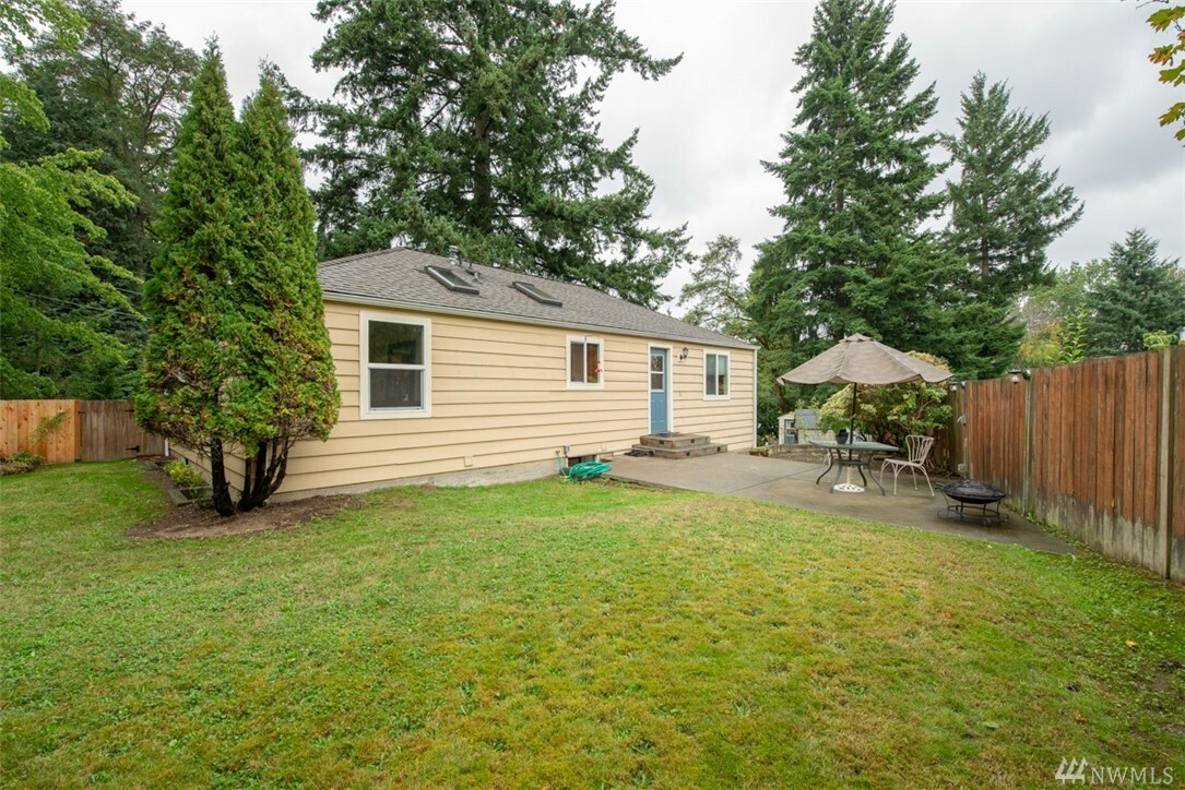 Property Photo:  2427 NE 143rd St  WA 98125 