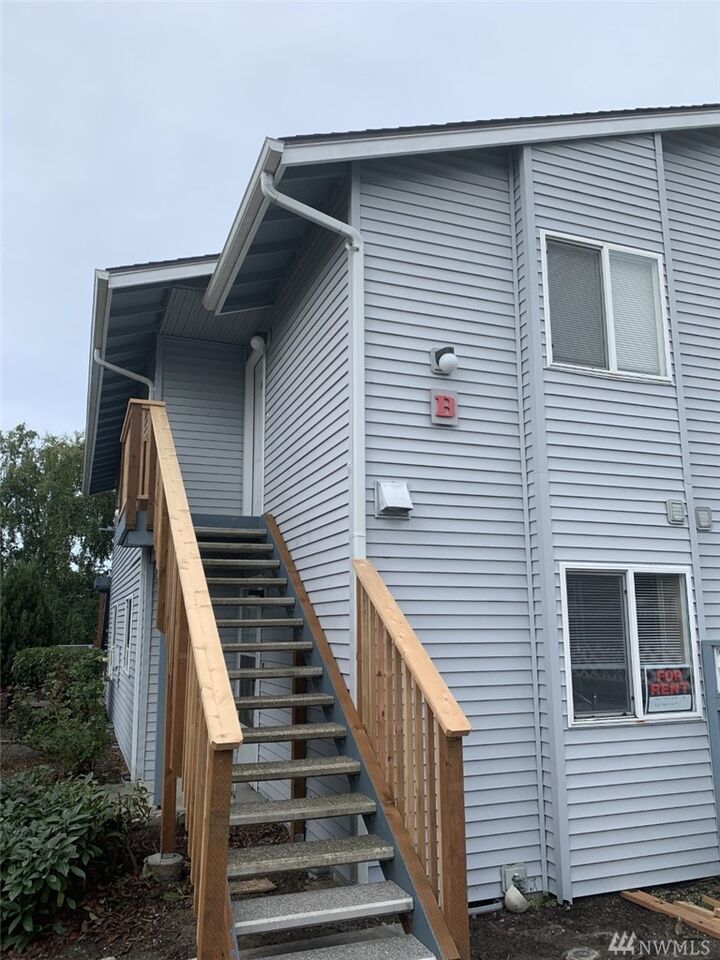 Property Photo: 730 SE 8th Avenue B202 WA 98277