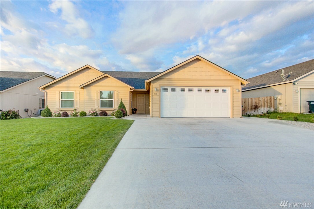 Property Photo:  517 S Trillium Wy  WA 98837 