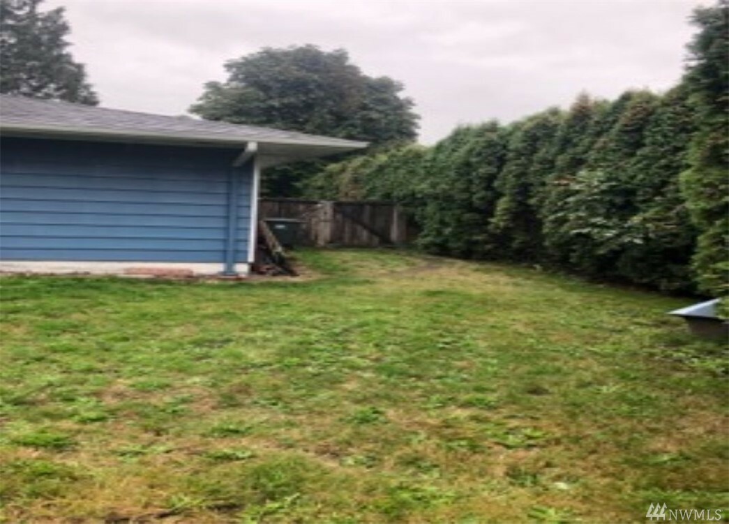 Property Photo:  511 107th Place SW  WA 98204 