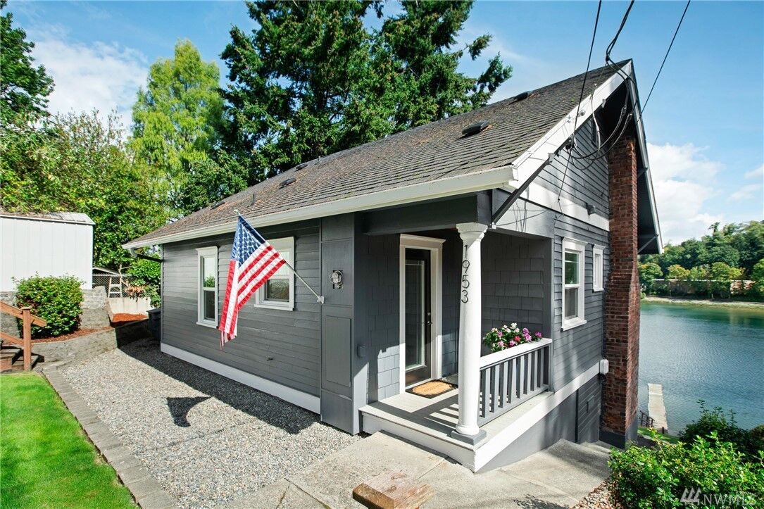 Property Photo:  1953 E Day Island Boulevard W  WA 98466 