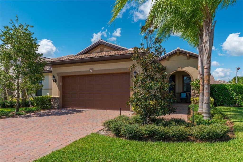 Property Photo:  319 SE Courances Drive  FL 34984 