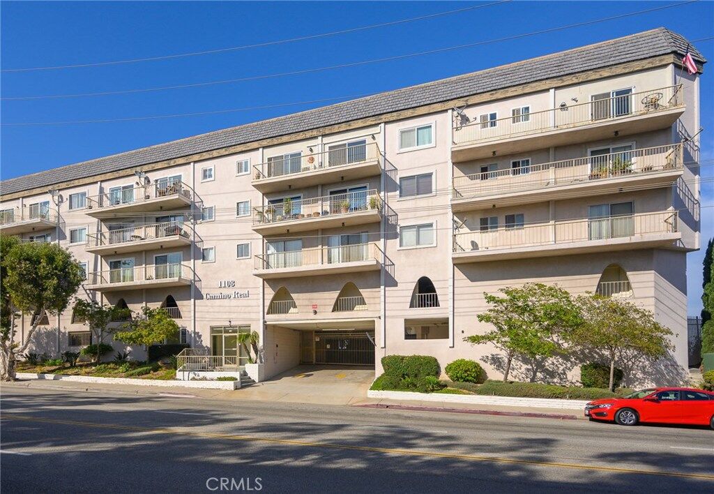 Property Photo:  1108 Camino Real 511  CA 90277 