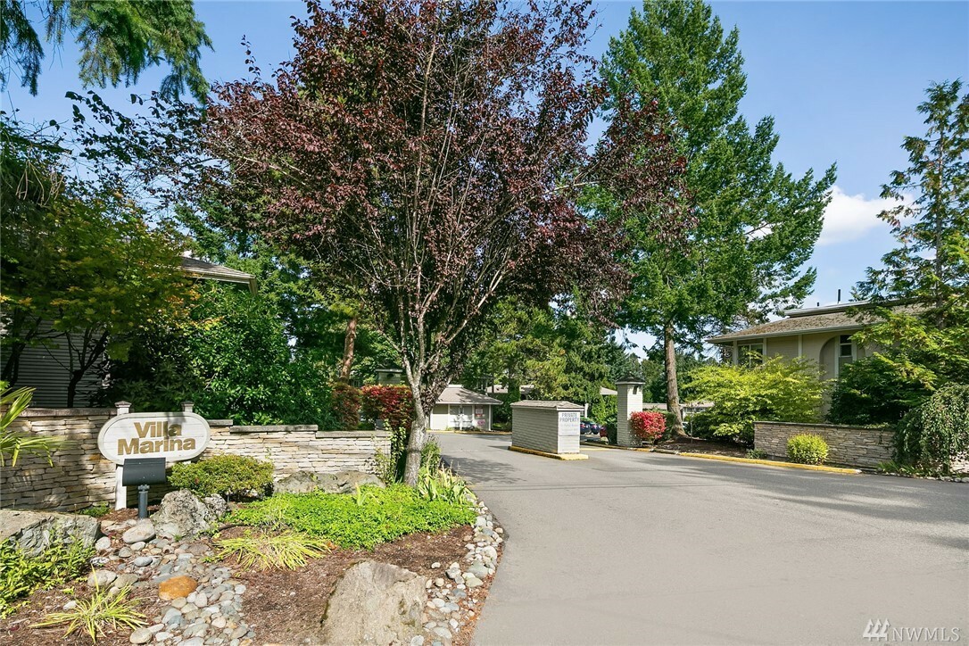 Property Photo:  17112 NE 45th St 51  WA 98052 