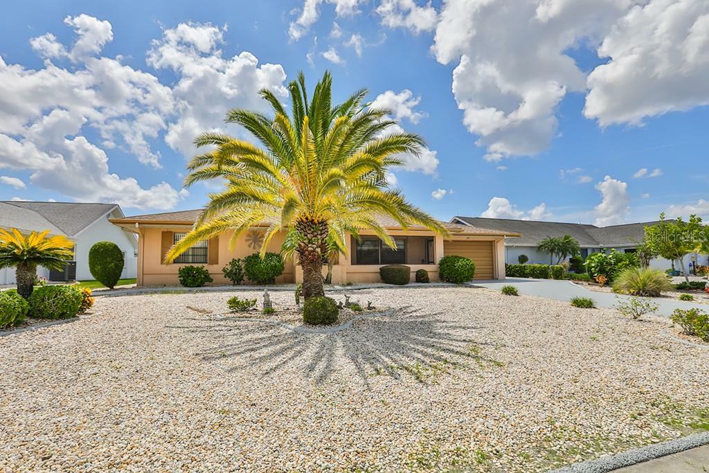 Property Photo:  1917 N Pebble Beach Boulevard  FL 33573 