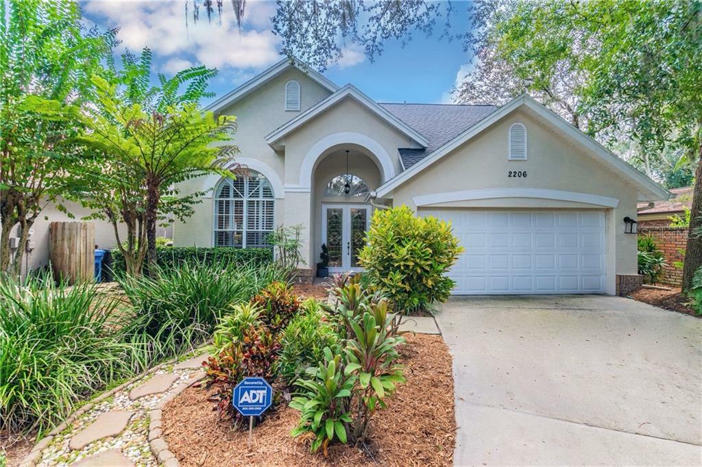 Property Photo:  2206 Green Oaks Lane  FL 33612 