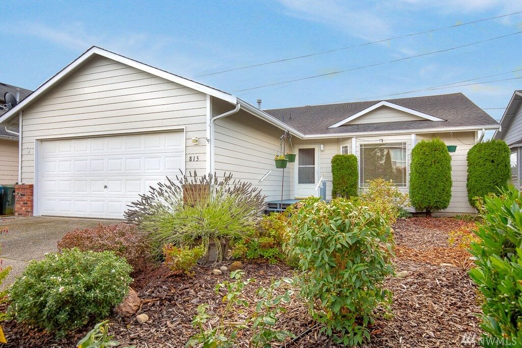 Property Photo: 815 21st Place WA 98290