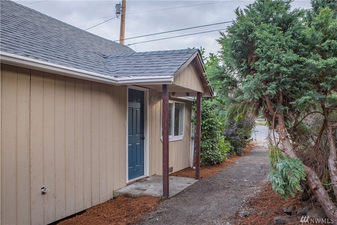 Property Photo: 6236 Elm Street SE WA 98501