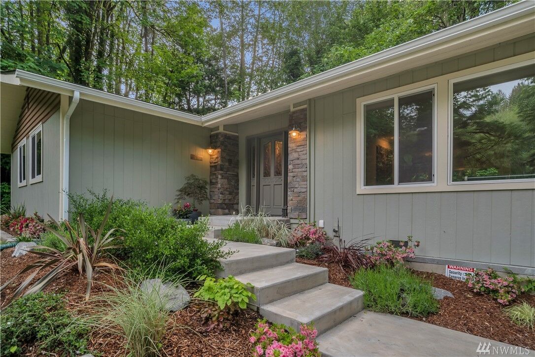 Property Photo:  1108  Olney Avenue E  WA 98366 