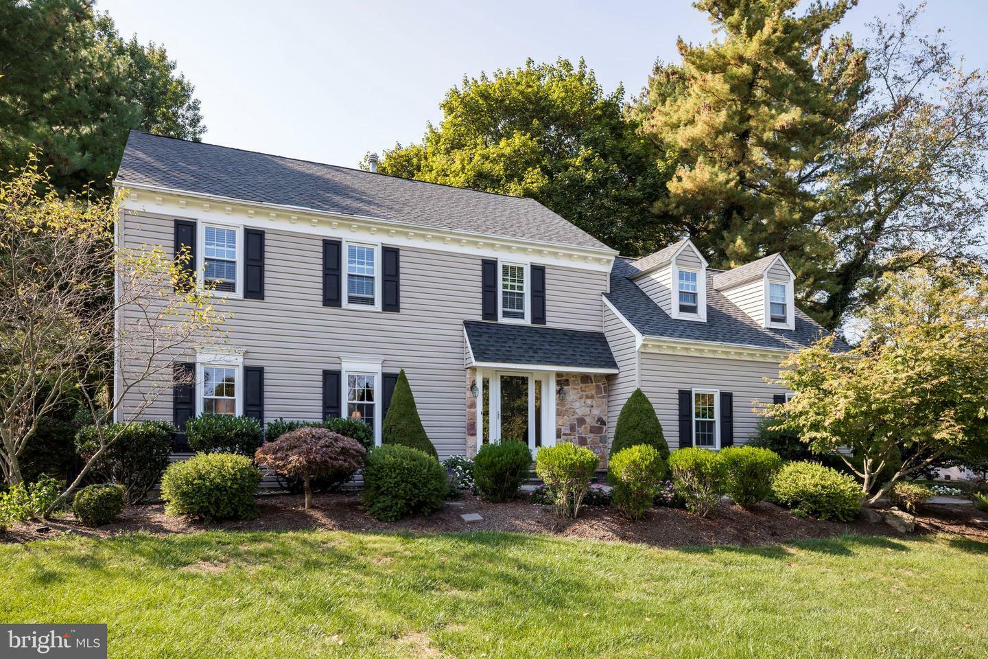 Property Photo: 609 Waterfall Way PA 19460