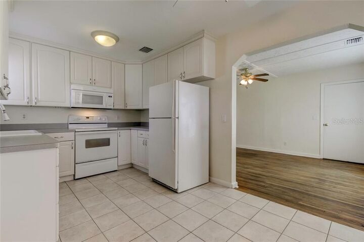 Property Photo:  794 40th Avenue NE  FL 33703 