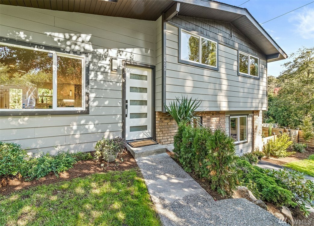 Property Photo:  2400 SW Myrtle St  WA 98106 