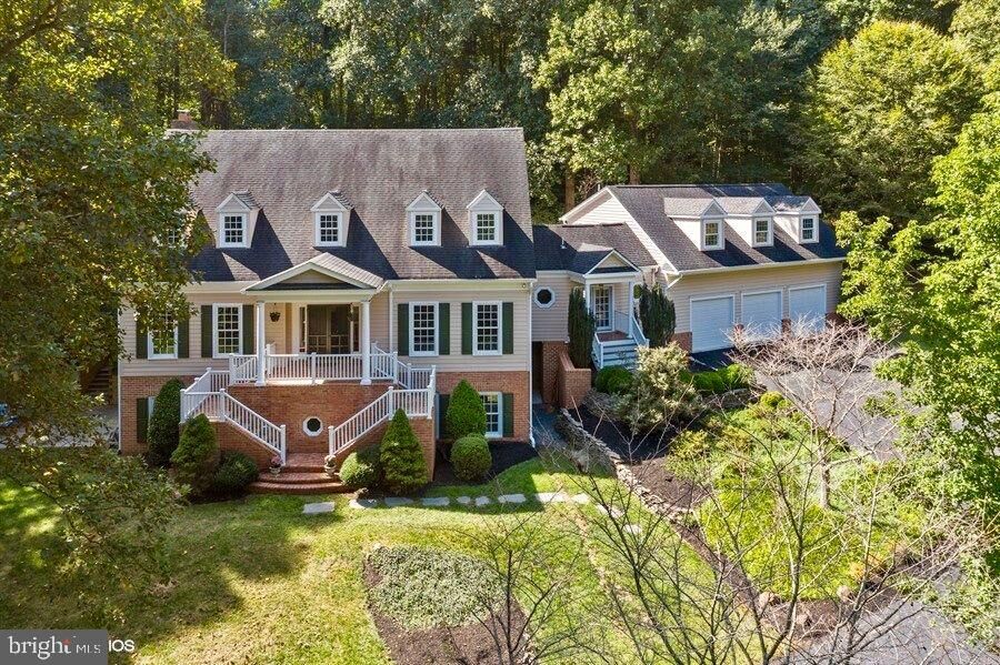 Property Photo: 11213 Richland Grove Drive VA 22066