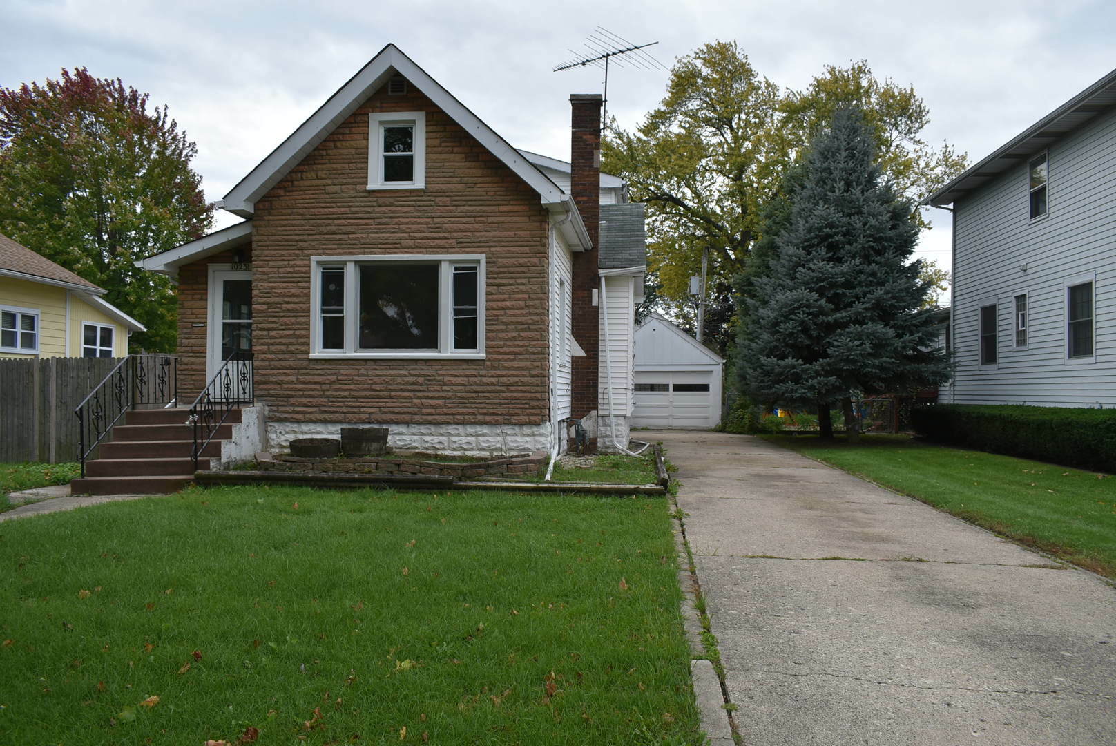 Property Photo:  1023 Hollywood Avenue  IL 60016 