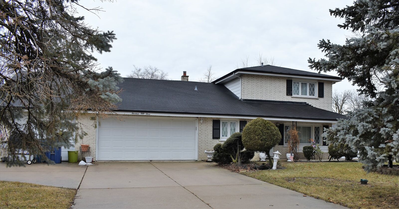 Property Photo:  1453 Indian Hill Drive  IL 60106 