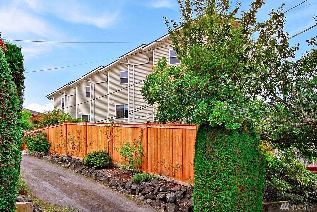 Property Photo: 2629 SW Nevada Street 103 WA 98126