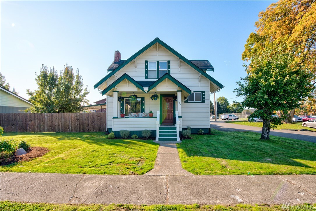 Property Photo: 1226 8th Avenue NW WA 98371