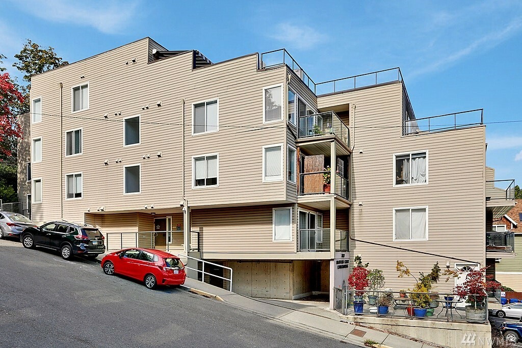 Property Photo:  3022 SW Bradford St 101  WA 98126 