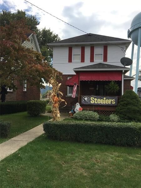 Property Photo:  1402 Fairmont St  PA 15024 