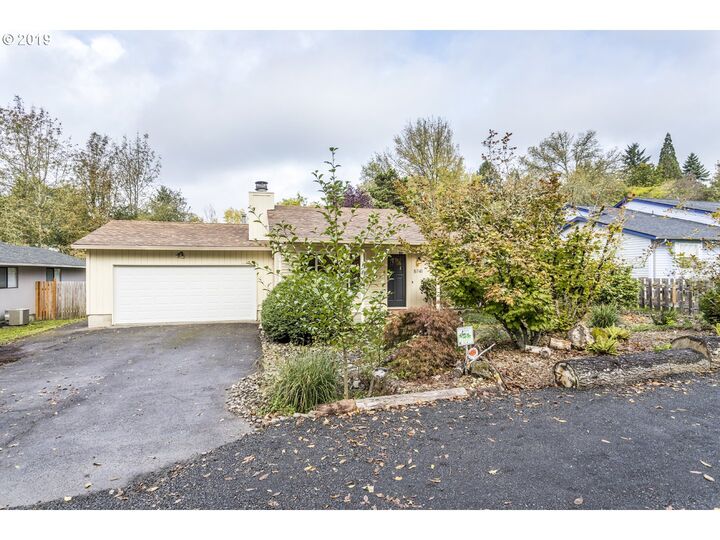 5741 SW 50th Dr  Portland OR 97221 photo