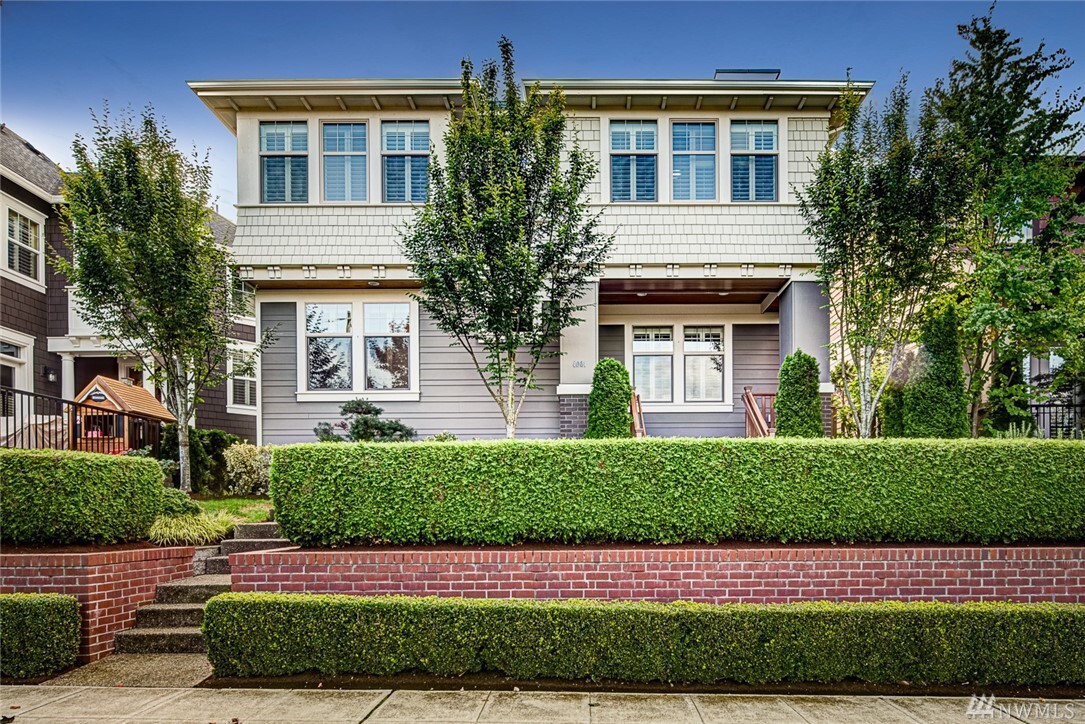 Property Photo: 4001 W Dravus Street WA 98199