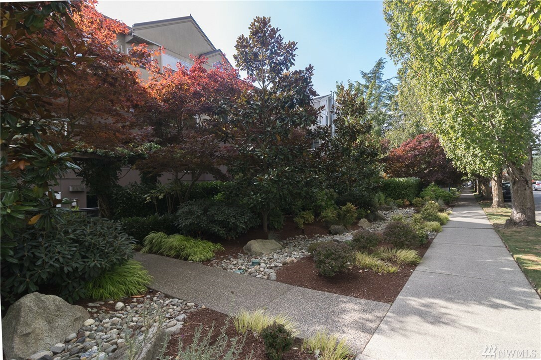 Property Photo:  511 7th Ave 105  WA 98033 