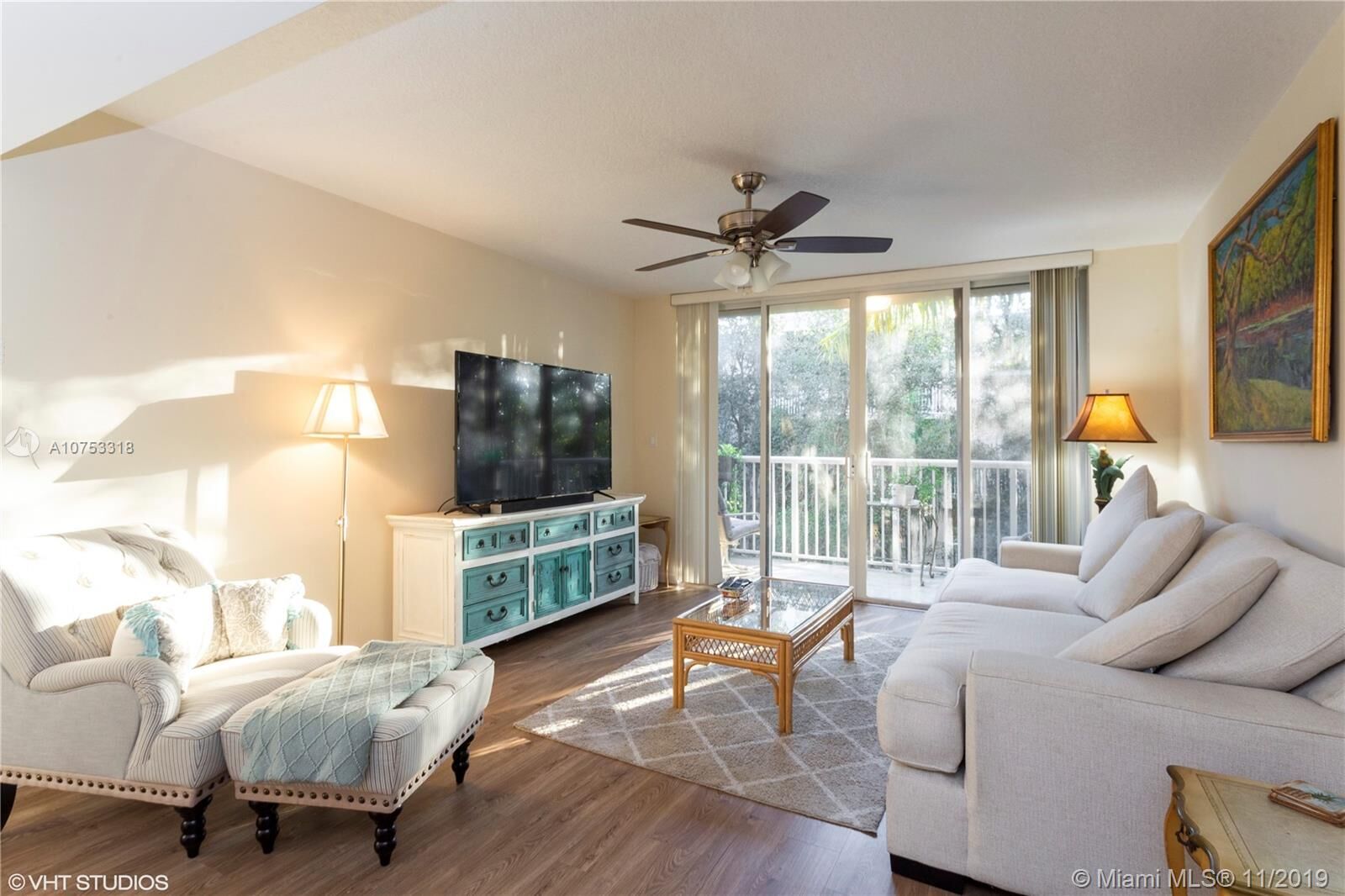 Property Photo: 519 E Sheridan St 3022 FL 33004