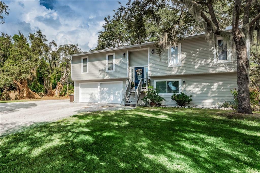 Property Photo:  1006 Bay Vista Drive  FL 34689 