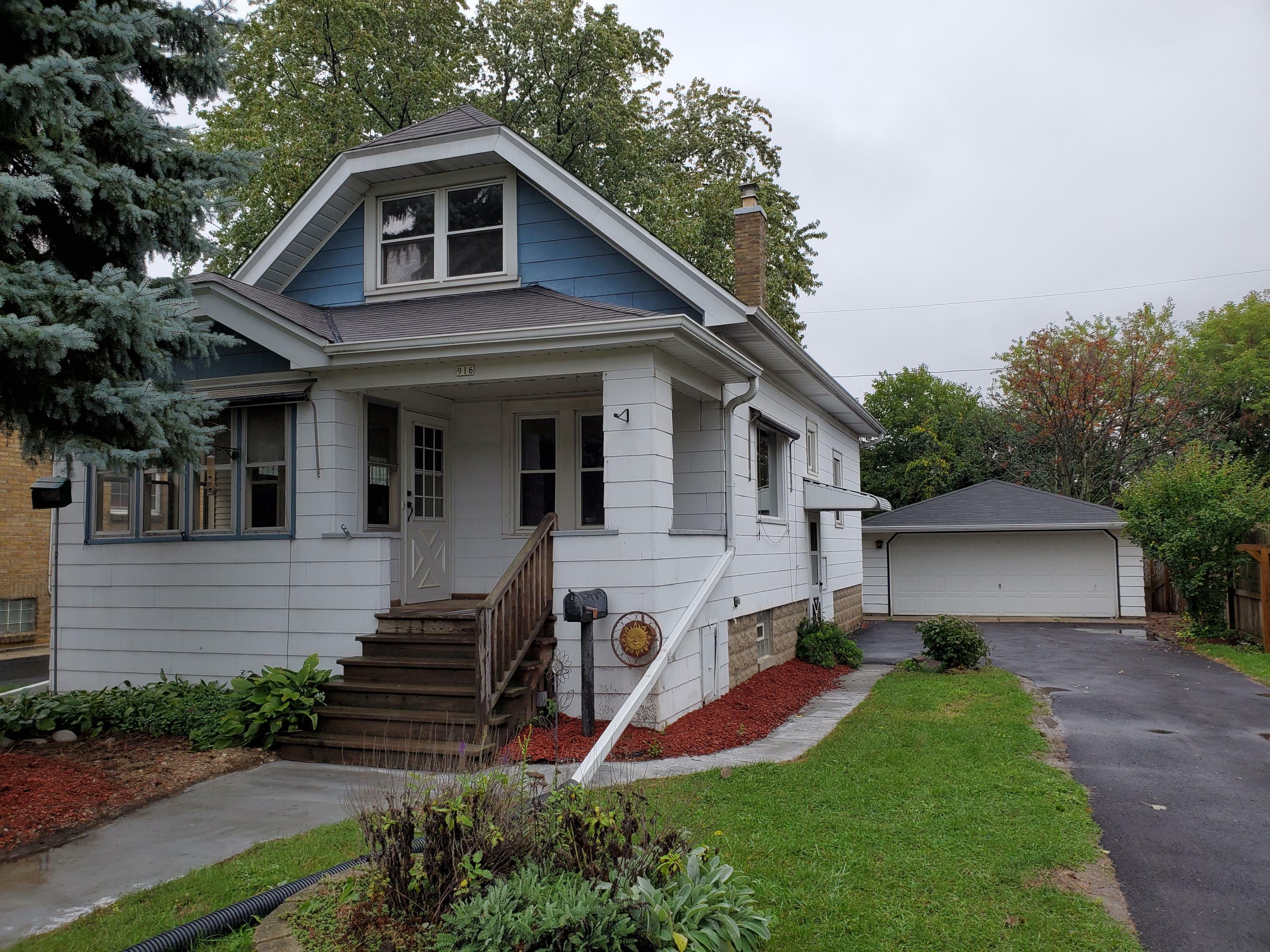 Property Photo:  916 S 85th St  WI 53214 