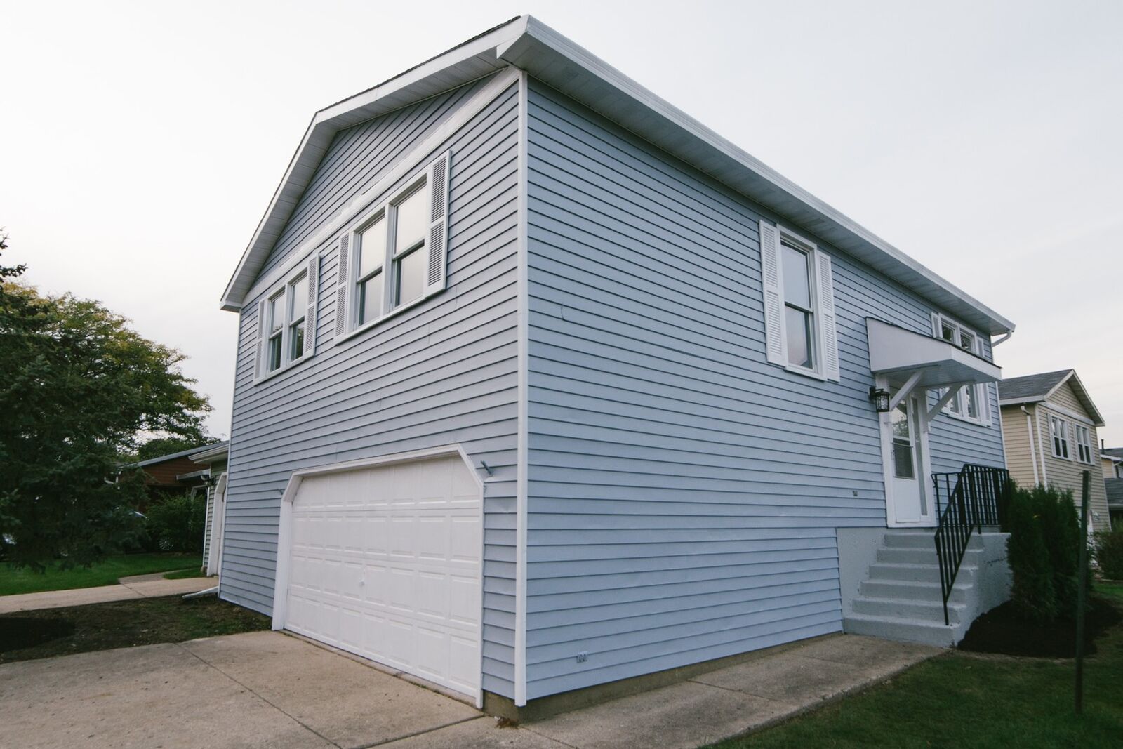 Property Photo: 384 Thorncliffe Drive IL 60139