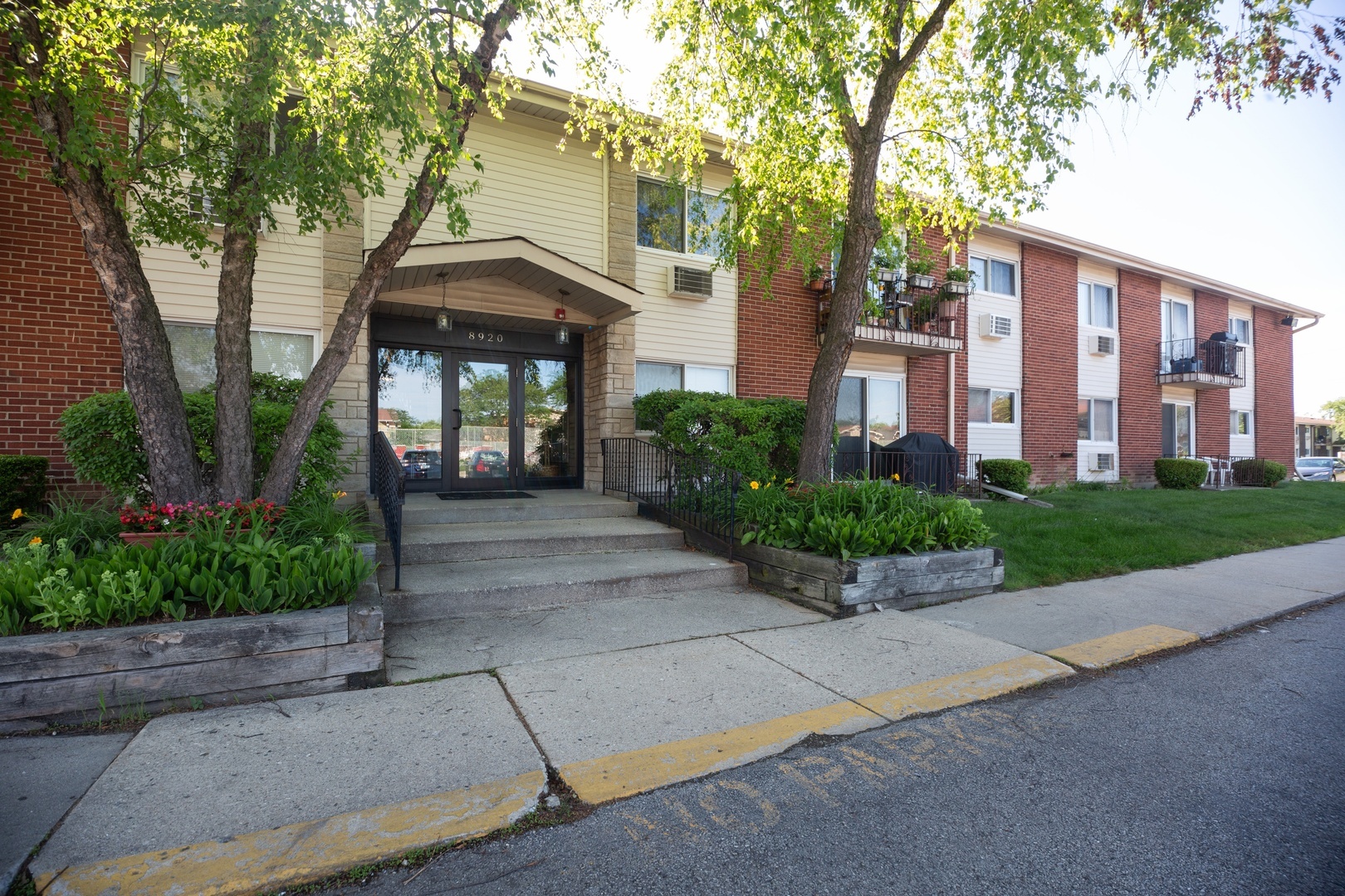 Property Photo:  8920 David Place 1E  IL 60016 