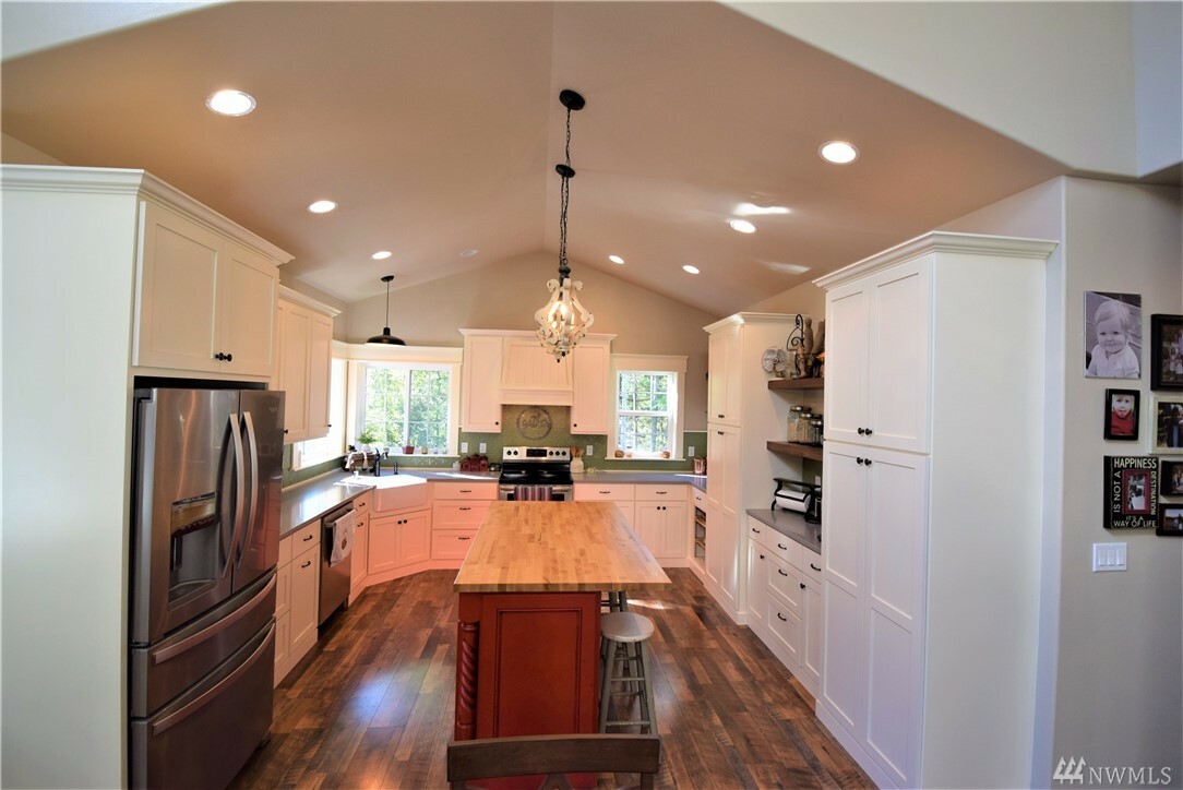Property Photo: 870 Cedar Lane WA 98282