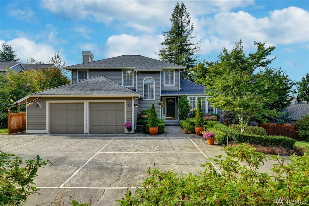 Property Photo:  1135 NW Honeywood Place  WA 98027 