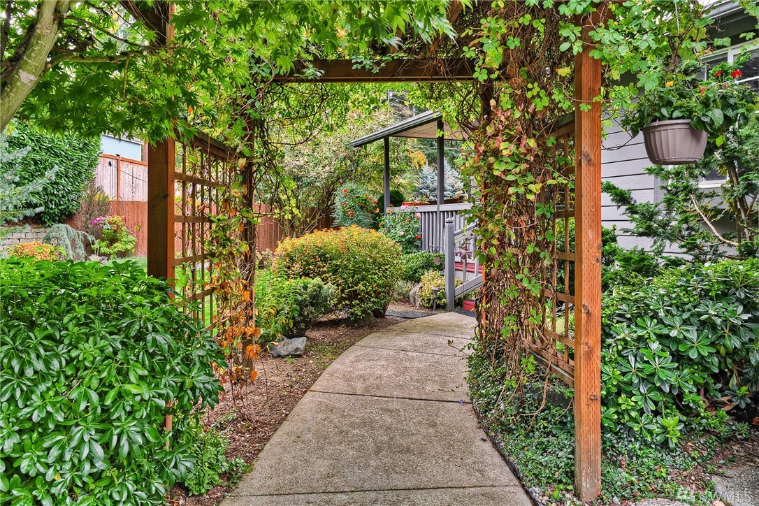 Property Photo:  3702  166th Avenue Ct E  WA 98391 