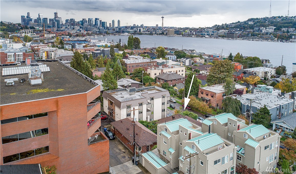 Property Photo: 2330 Yale Avenue E WA 98102