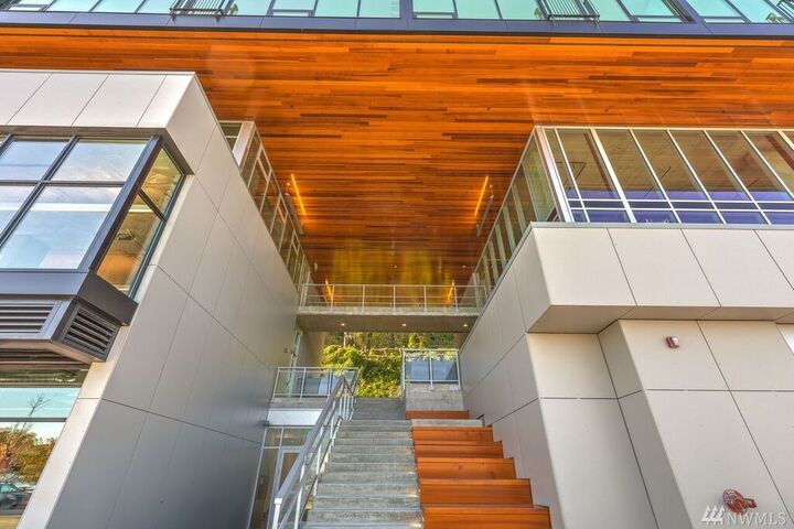 Property Photo: 1307 Harbor Ave SW 401 WA 98116