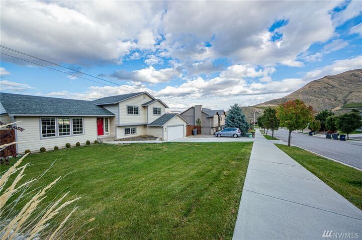 Property Photo:  395  Saddlehorn Avenue  WA 98801 