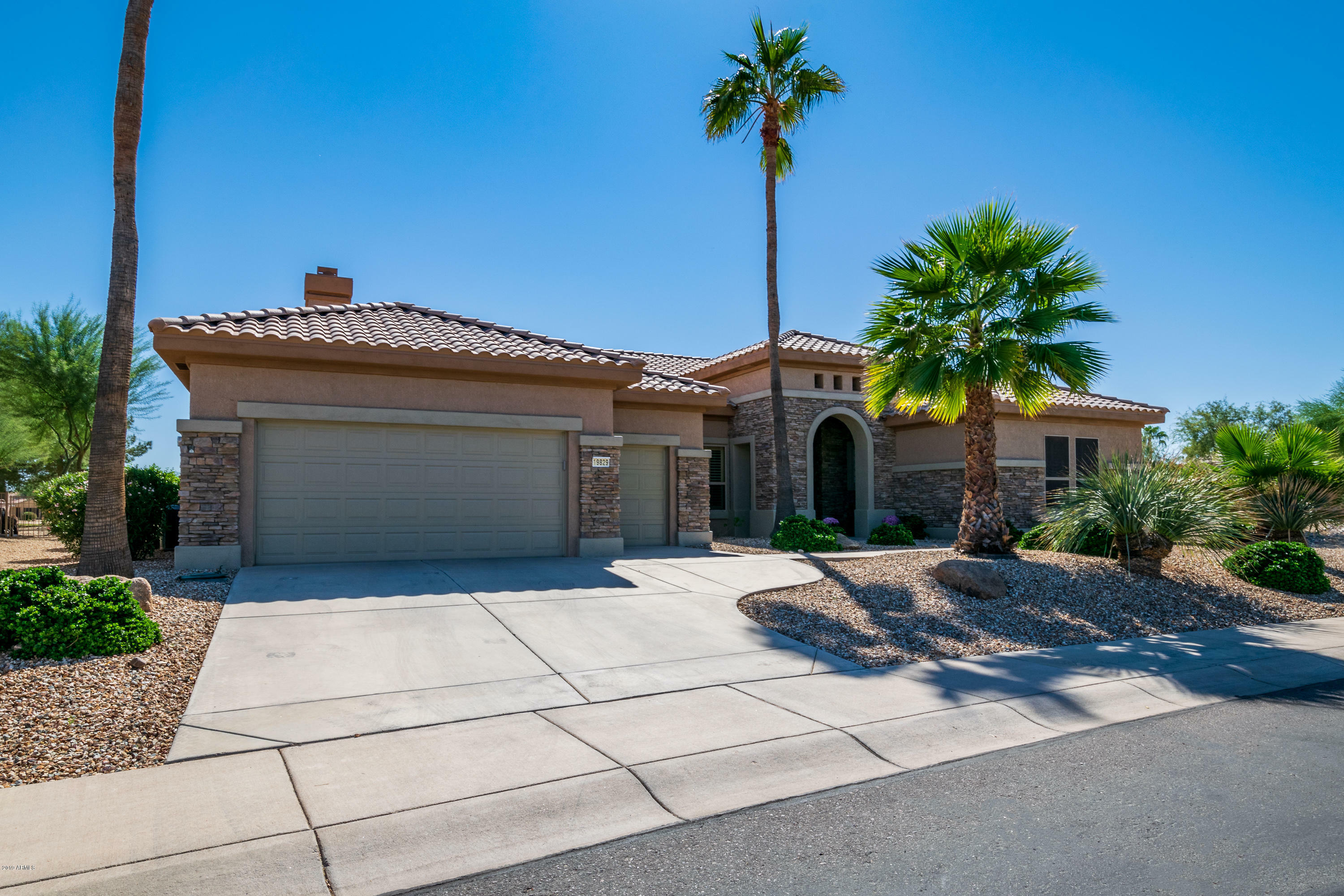 Property Photo:  19829 N Hidden Ridge Drive  AZ 85374 