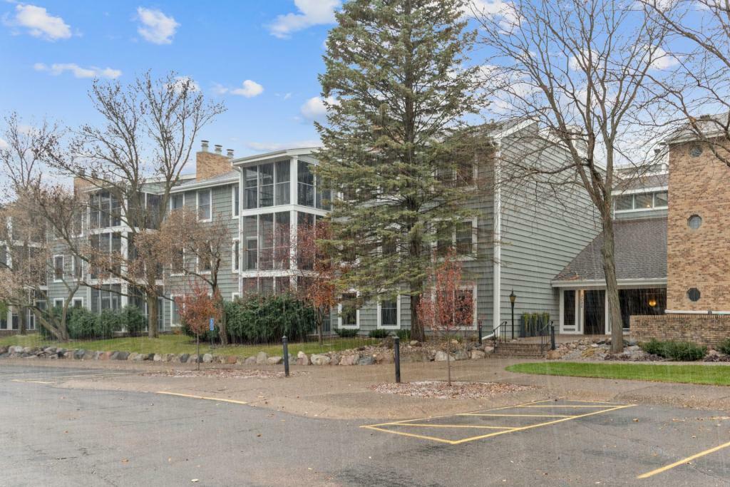 Property Photo:  3020 Saint Albans Mill Road 211  MN 55305 