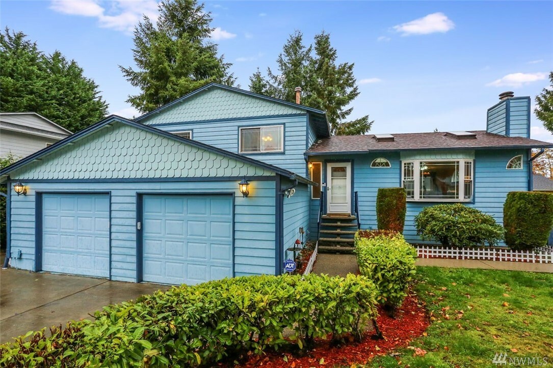 Property Photo:  11204 SE 235th St  WA 98031 