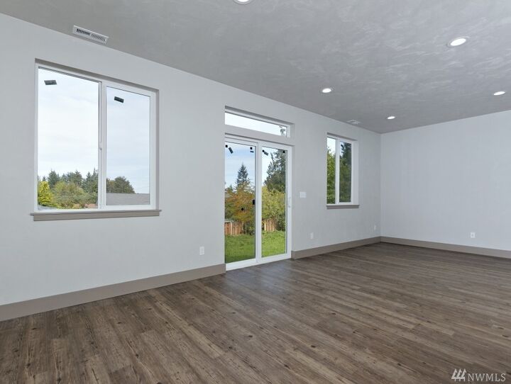 Property Photo:  1220  Bay Street  WA 98584 