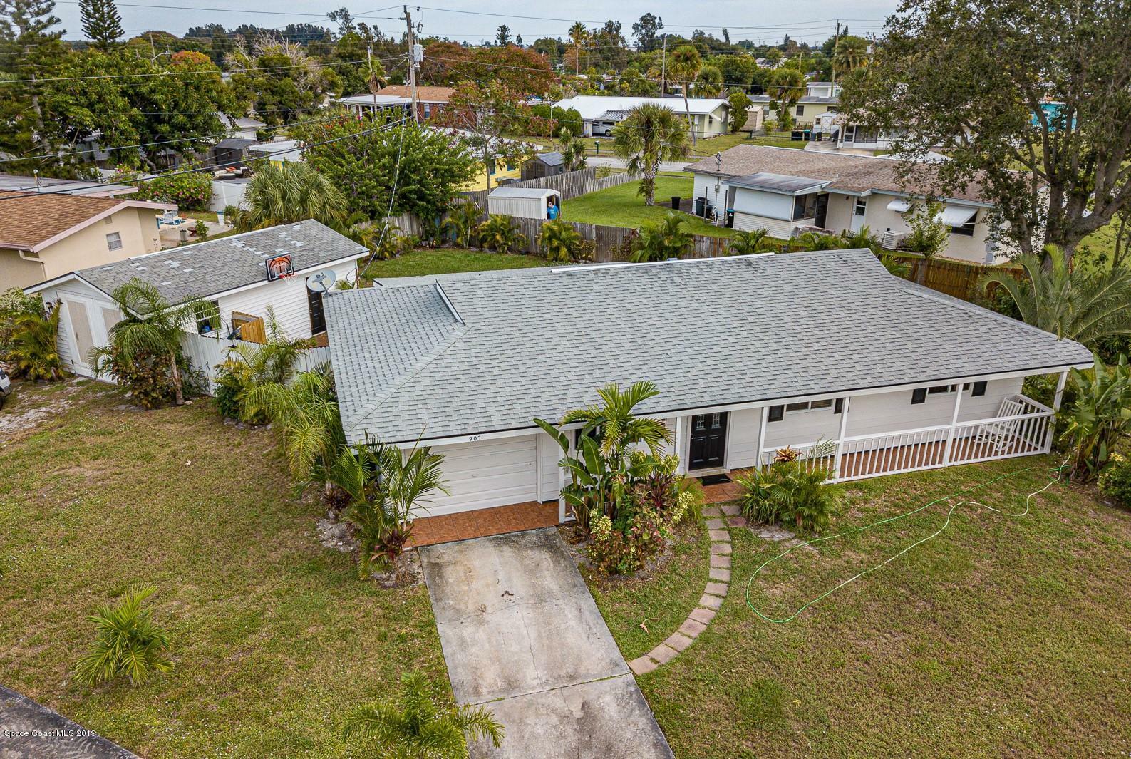 Property Photo:  907 Canal Lane NE  FL 32905 