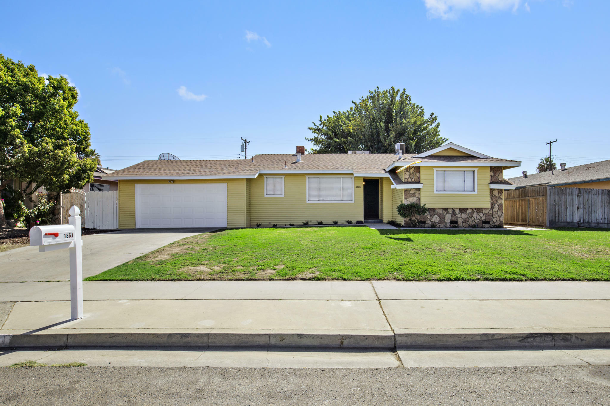 1851 E Kohn Avenue  Tulare CA 93274 photo