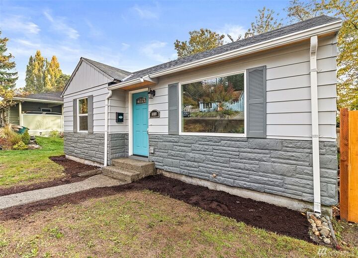 Property Photo:  10100  32nd Avenue SW  WA 98146 