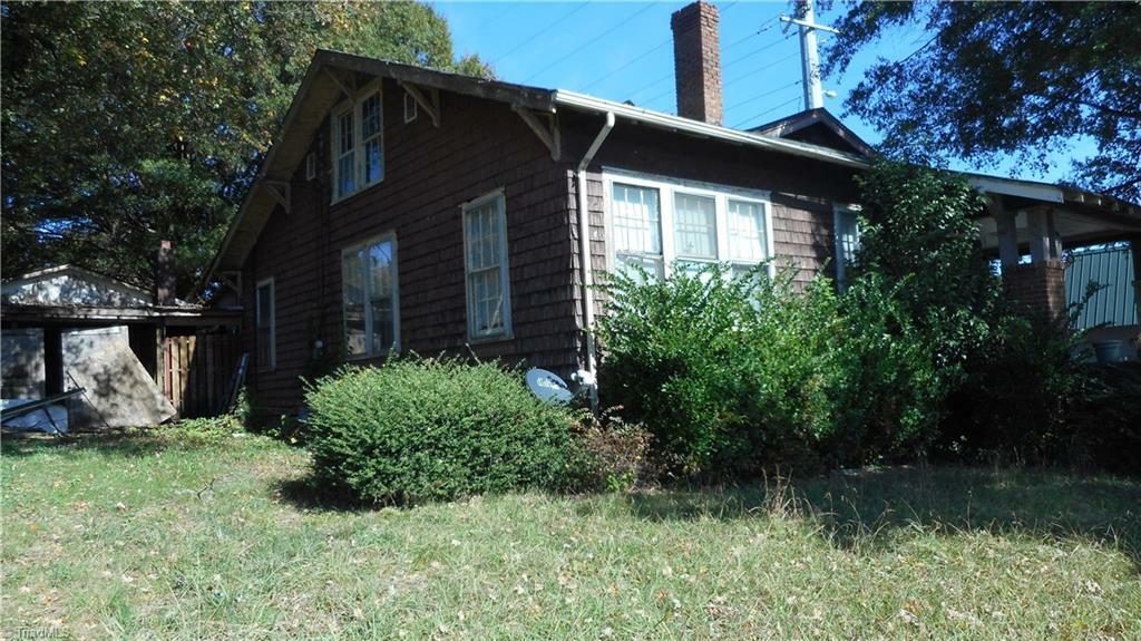 Property Photo:  300 W 9th Street  NC 27292 