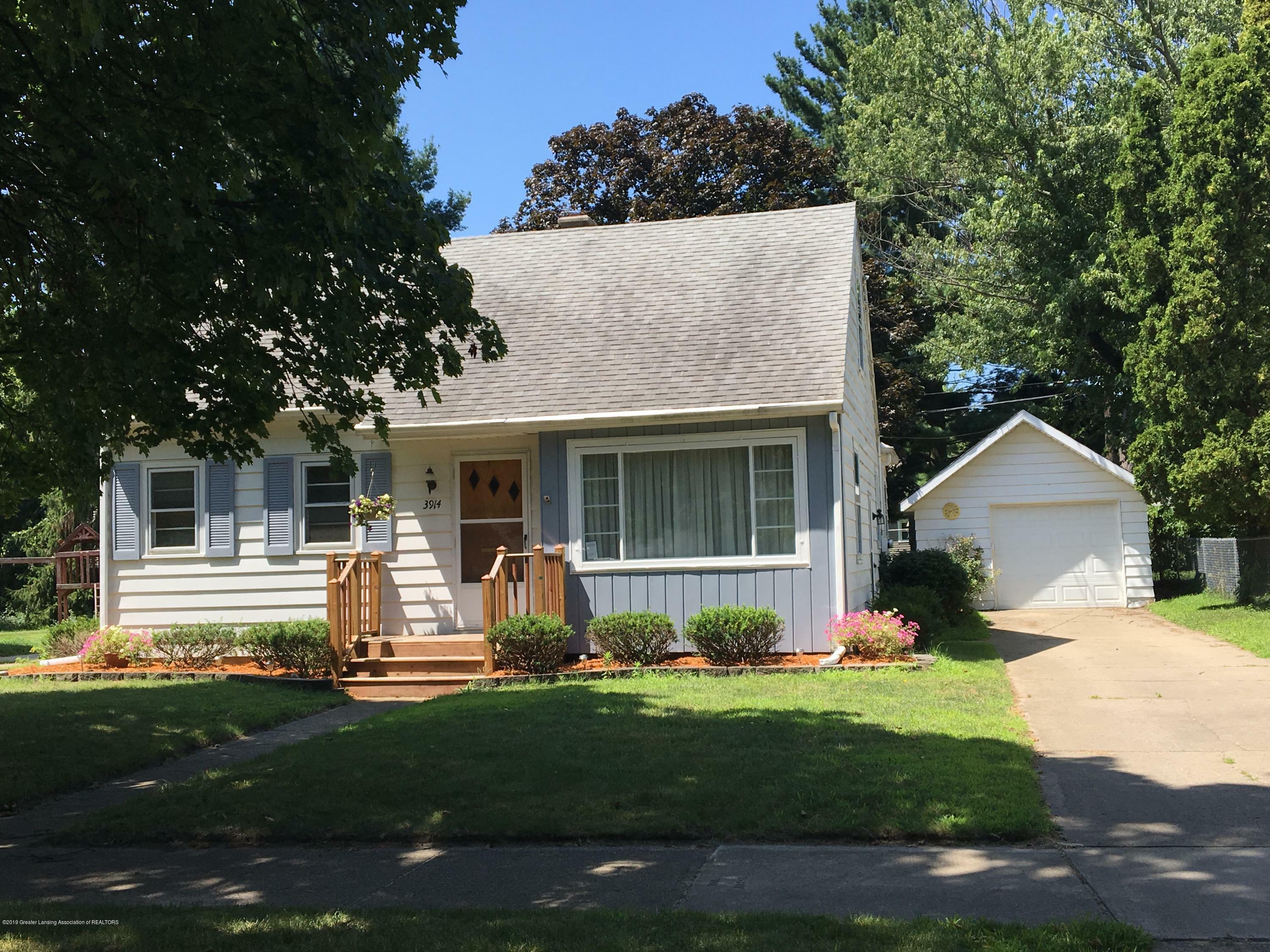 Property Photo:  3914 Devonshire Avenue  MI 48910 